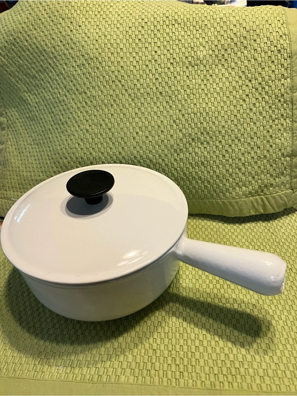 VTG Cousances/ Le Creuset #18 white enamel cast iron pan with lid. Pristine!